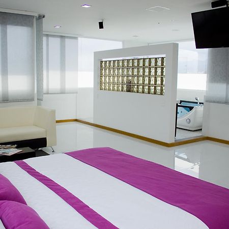 Hotel San Antonio Plaza Кали Екстериор снимка