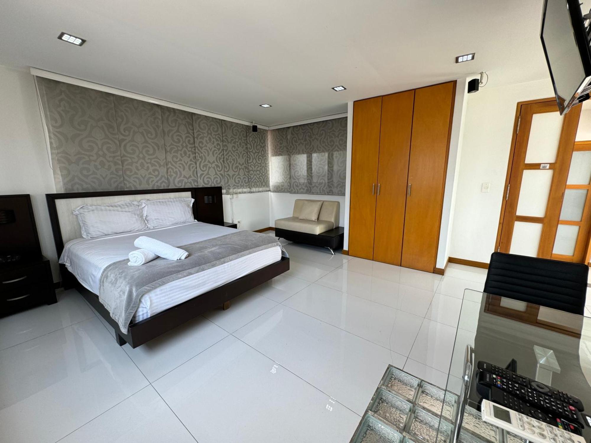 Hotel San Antonio Plaza Кали Екстериор снимка