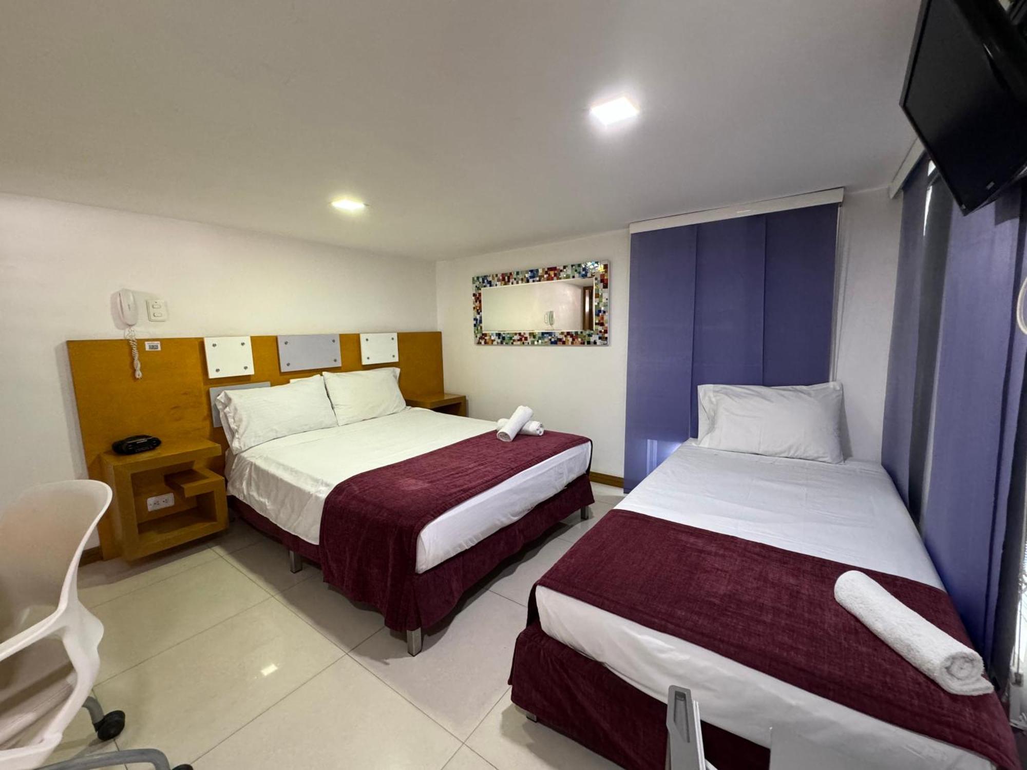 Hotel San Antonio Plaza Кали Екстериор снимка