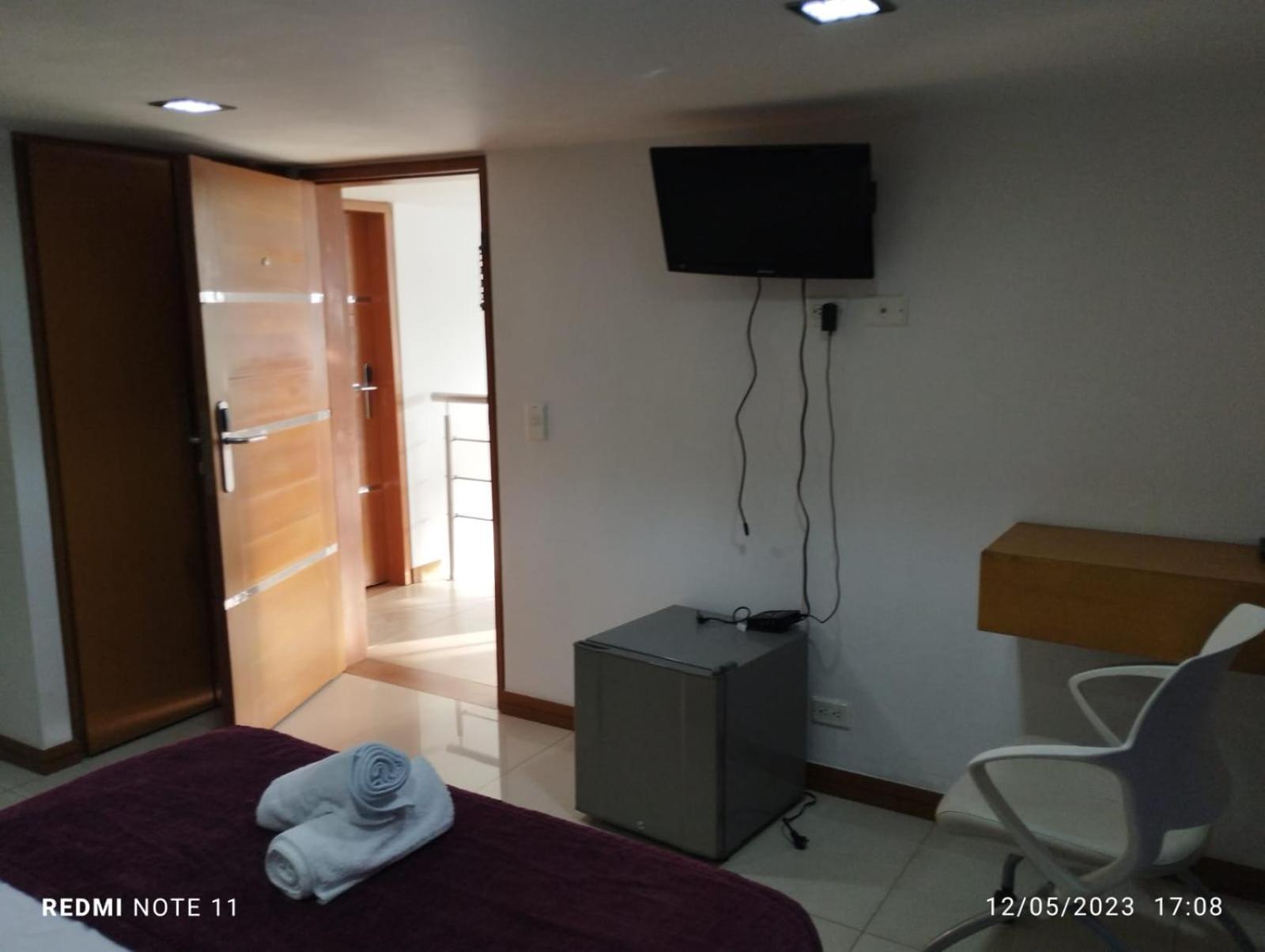 Hotel San Antonio Plaza Кали Екстериор снимка